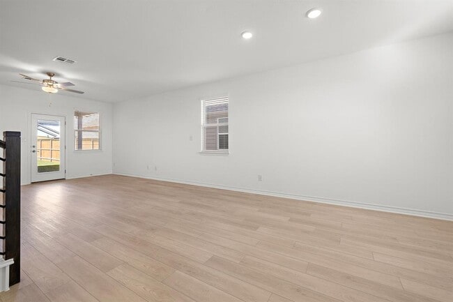 Photo - 307 Flowers Ave