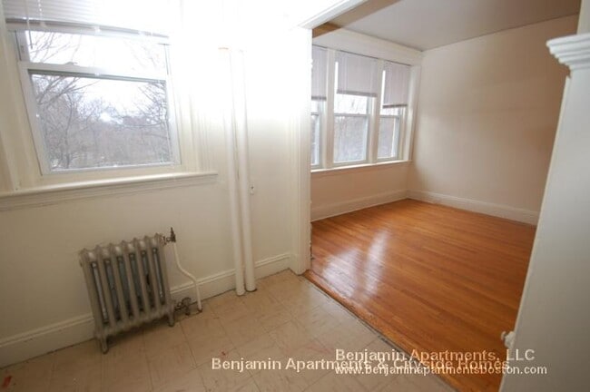 Building Photo - 235 Park Dr Unit 9