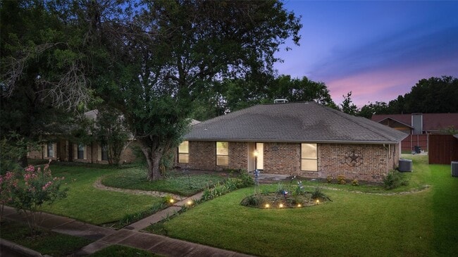 Photo - 1637 Stroud Ln House