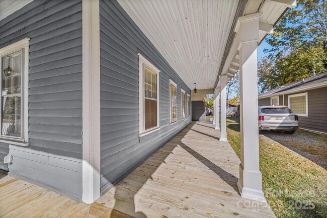 Photo - 813 E 35th St