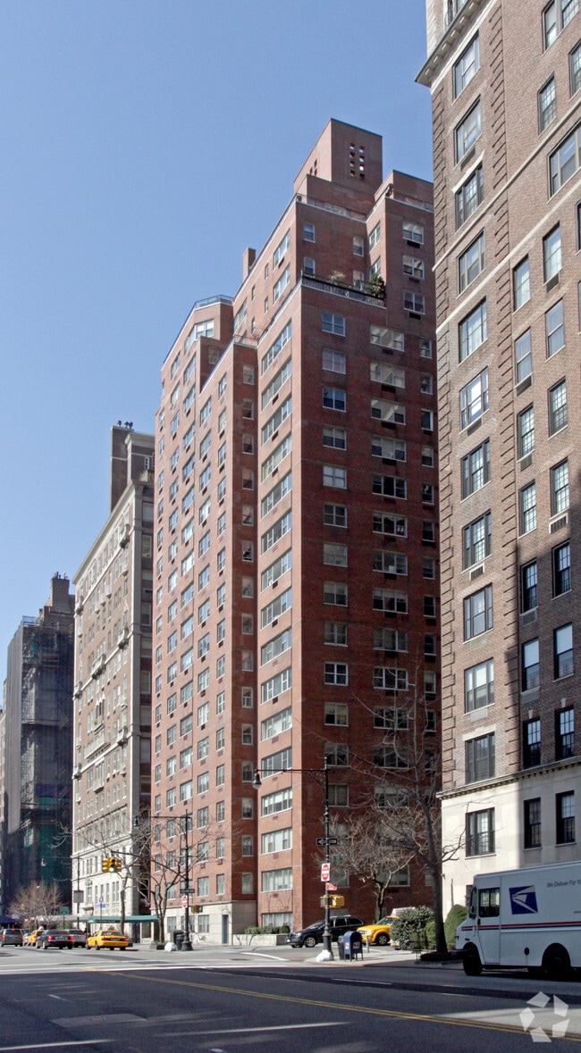 Primary Photo - 16 Sutton Place