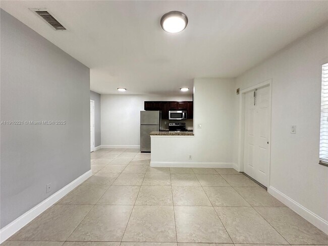 Photo - 2640 NE 8th Ave Unidad 13