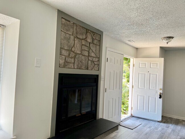 Photo - Beautiful 2BD/1.5 BA with Loft in Mariners Landing! Blocks to the Bay!!