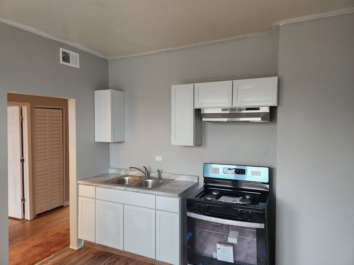 1250 S Karlov - 2 Bed - 1250 S Karlov - 2 Bed Apartment Unit 1252-3A