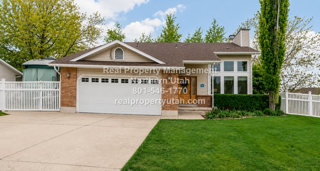 Building Photo - Beautiful 3 Bed 3 Bath Kaysville Home Coming Soon!