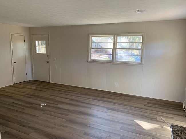 Photo - Precious 1BR/1BA Cottage On N Ross