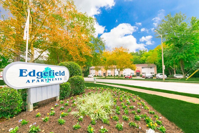 Entrada al complejo - Edgefield Apartments