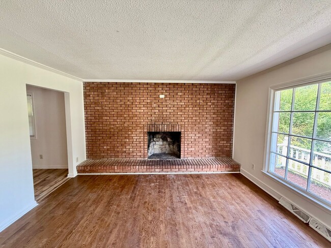 Photo - Four bedroom, 2 bath house in Burlington