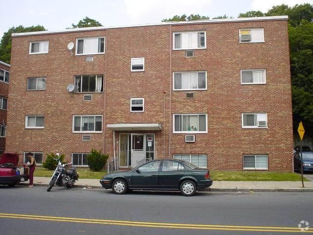 Building Photo - 365 Faneuil St Unit 1 Rental