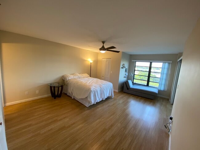 Master Bedroom - 2202 S Cypress Bend Dr Unit 607