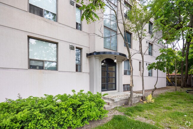 Entrance - 869-875 Avenue Rd