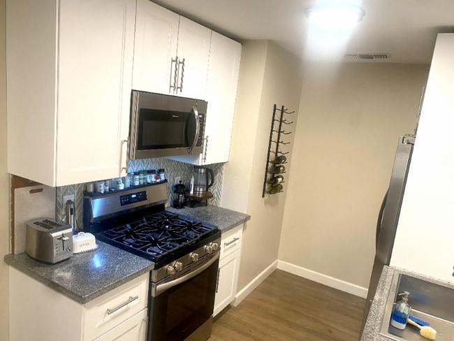 Photo - 323 Montrose Dr Unit C