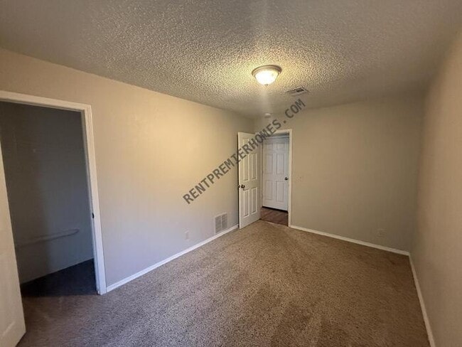Photo - 1533 E 67th Pl