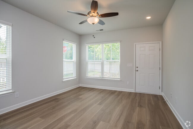 3BR, 3BA - 1,260SF - Living Room
