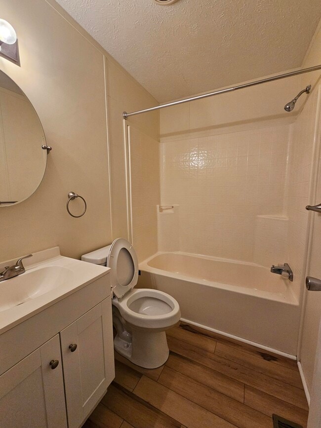 Photo - 637 Scarlet Dr