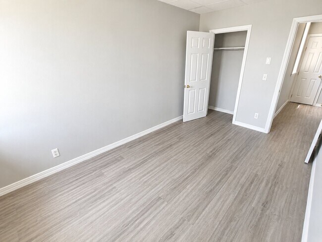 Building Photo - 587 N 6th St Unit 3B