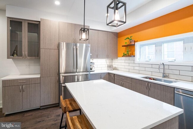 Photo - 1757 Waterloo St