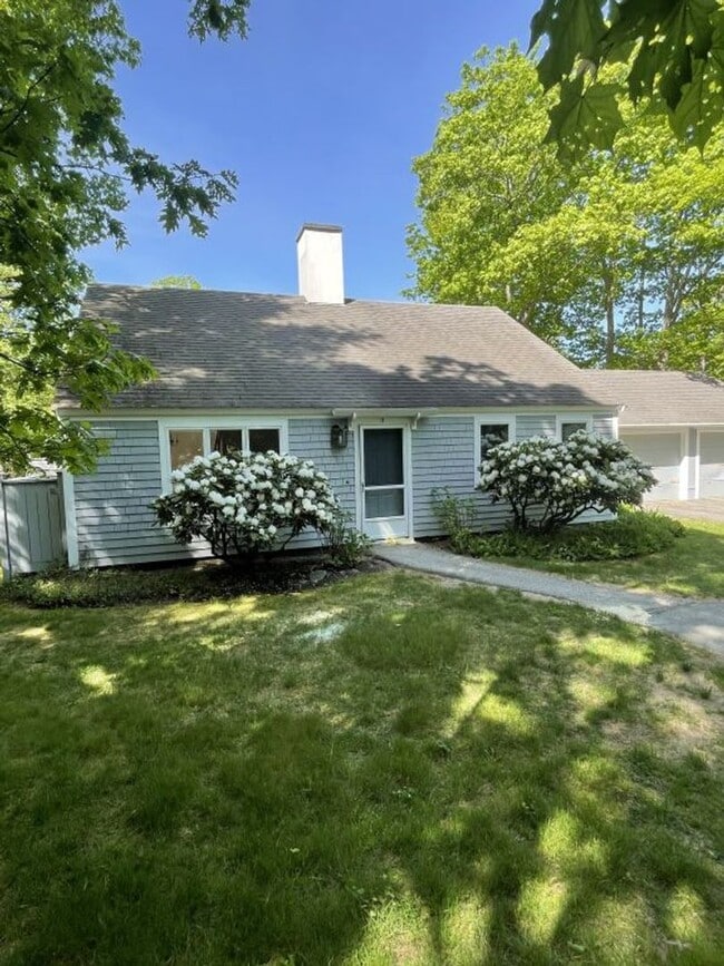 Building Photo - 9-11 Oakview Dr Unit 11 Oakview Dr.