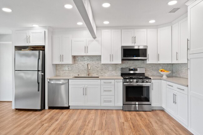 Photo - 3 Bedroom bright home in Mira Mesa with Sp...