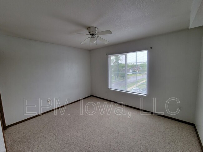 Photo - 619 Johnson St