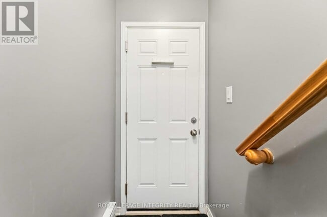 Photo - 230 Shanly Private