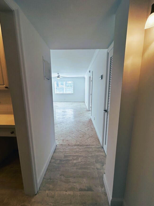 Photo - Large 1 Bedroom 1.5 Bath Condo - Steps from Fort Lauderdale Beach! Unit 302