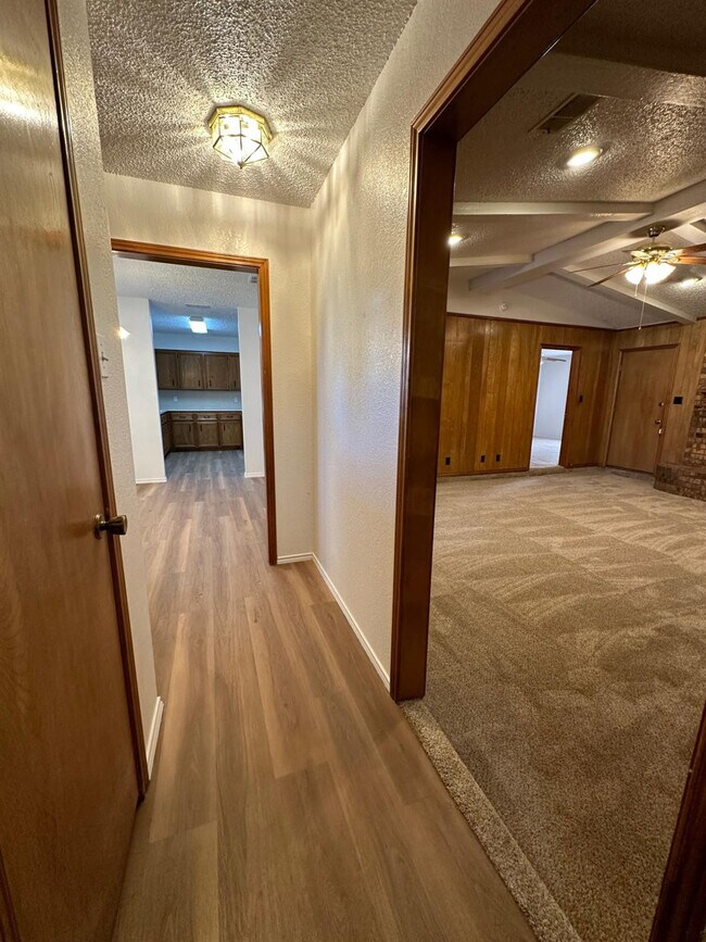 Photo - 5609 88th St