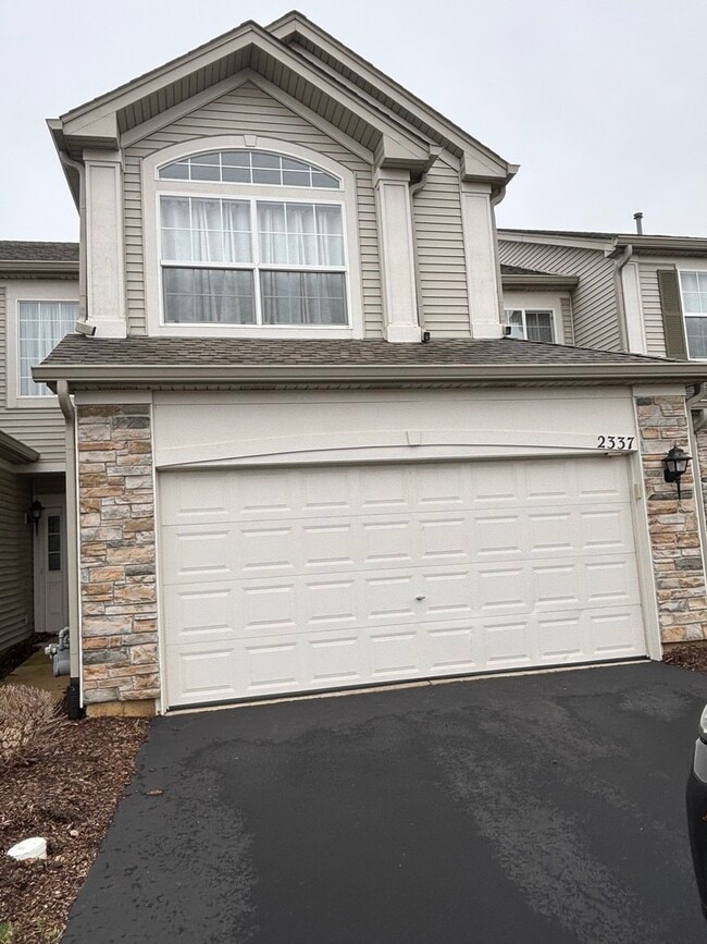 Building Photo - 2337 Summerlin Dr