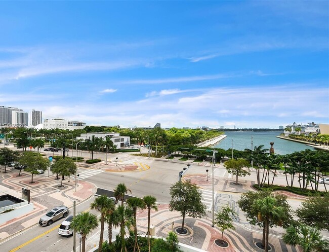 Building Photo - 888 Biscayne Blvd Unit 311