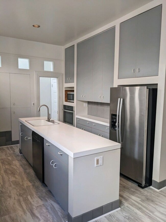 Photo - Spacious 4+ Bedroom House in Jordan Park with 2-Car Parking