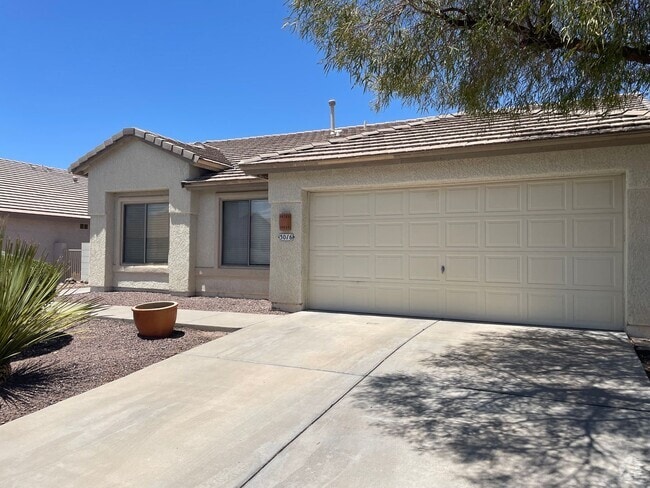 Building Photo - Lovely 3 Bedroom House!