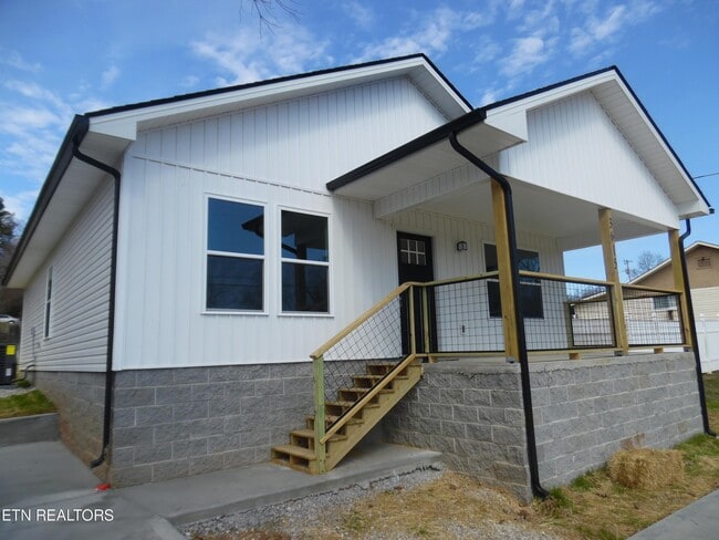 Photo - 3615 Lyle Ave