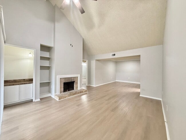 Building Photo - Condo for Lease Unit 1201