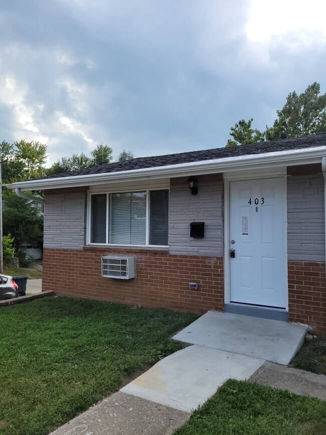 Renovated unit - 403 N Cherrywood Ave Unit 403B