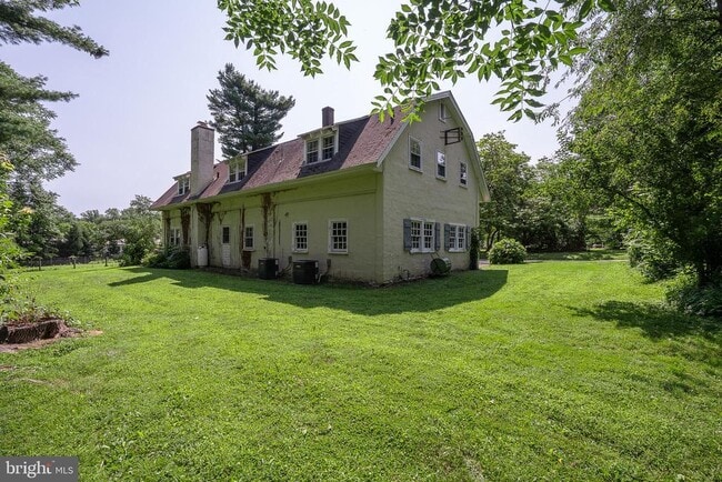 Photo - 504 Harriton Rd