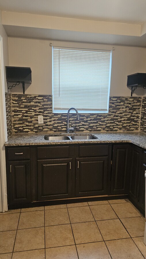 Photo - 19466 St Marys St