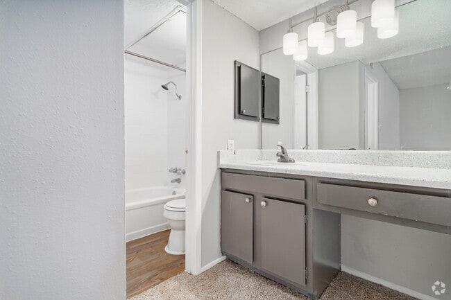 2BR, 2BA - 1174SF - Bathroom 2