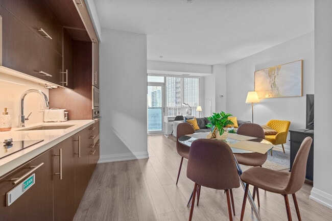 Building Photo - 33 Sheppard Ave E Unit SI ID1511361P