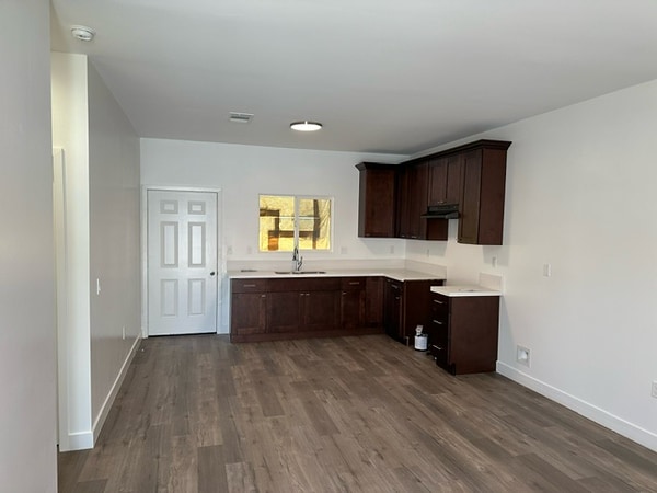 Photo - 1083 W 9th St