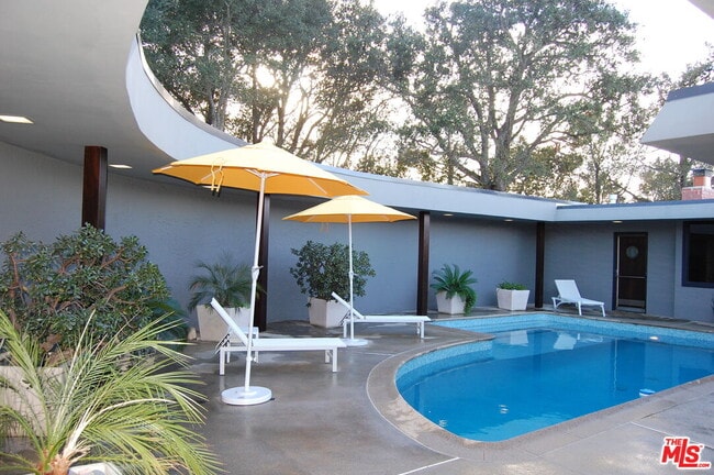 14513 Mulholland Dr