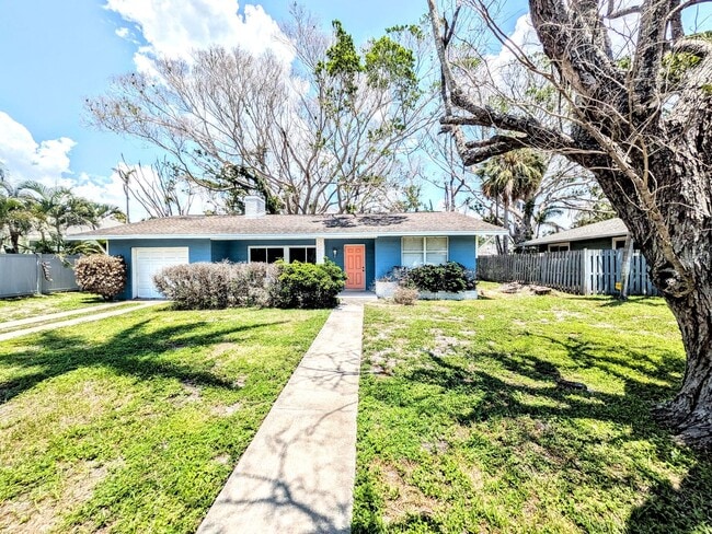 Building Photo - Annual UNfurnished 2/2 home available at St. Armand's Circle