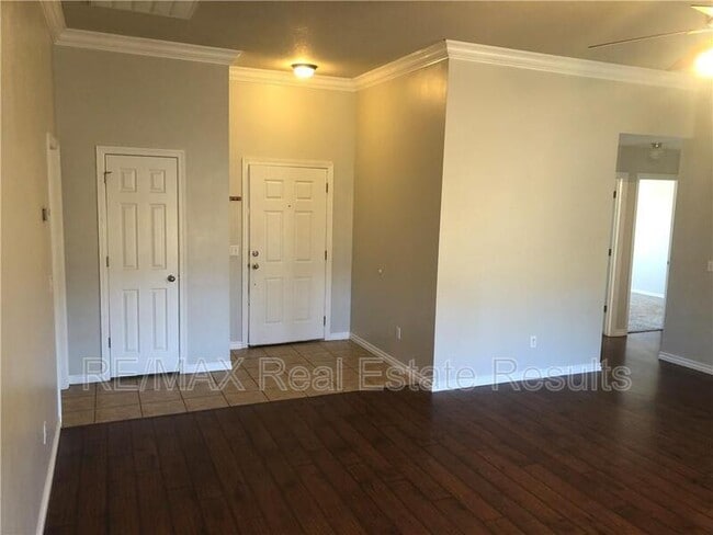 Photo - 1595 Charles St