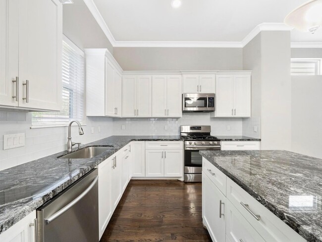 Photo - 812 Fisher St