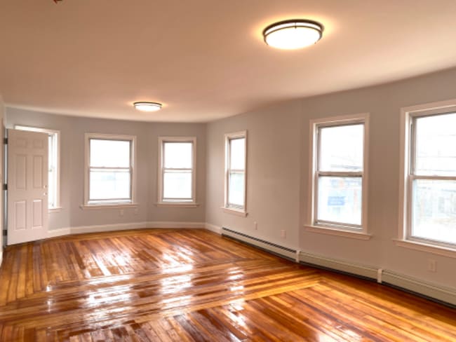 Building Photo - 202 Pine St Rental