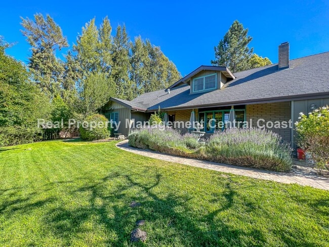 Building Photo - AVAILABLE SEPTEMBER - Nice Home in Atascad...