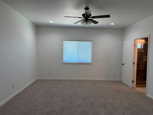 Photo - 6800 Oak Crest Dr W