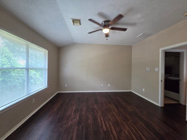 Photo - 2811 Hackamore Hollow Ln
