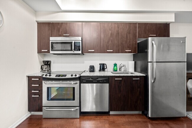 Photo - 40 College St Unit ID1345788P