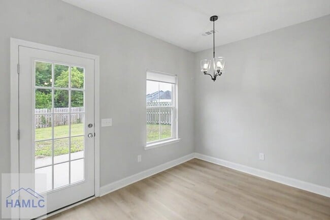 Photo - 547 Fairview Cir