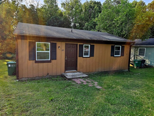2 BR off Old Winston Rd! - 2 BR off Old Winston Rd! House